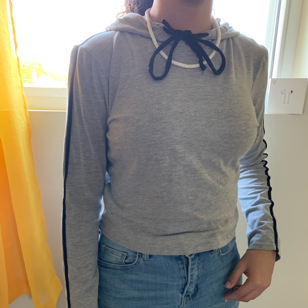 grey long sleeve crop top!